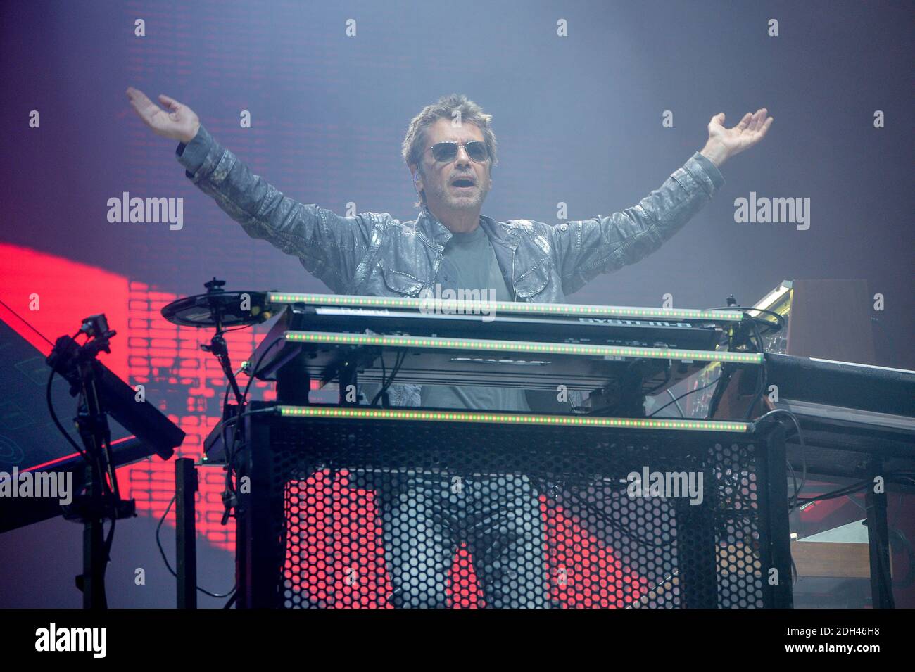 Jean Michel Jarre spielt live auf der Bühne des Festival Les Vieilles Charrues in Carhaix, Frankreich am 15. Juli 2017. Foto von Julien Reynaud/APS-Medias/ABACAPRESS.COM Stockfoto