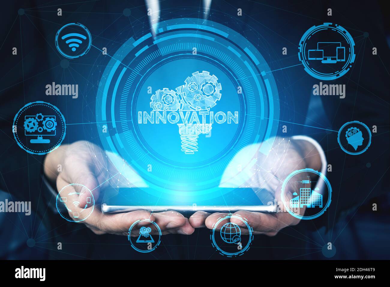 Innovation Technologie für Business Finance Konzept. Moderne grafische Oberfläche, die Symbol für innovative Ideen Denken, Forschung und Entwicklung zeigt Stockfoto