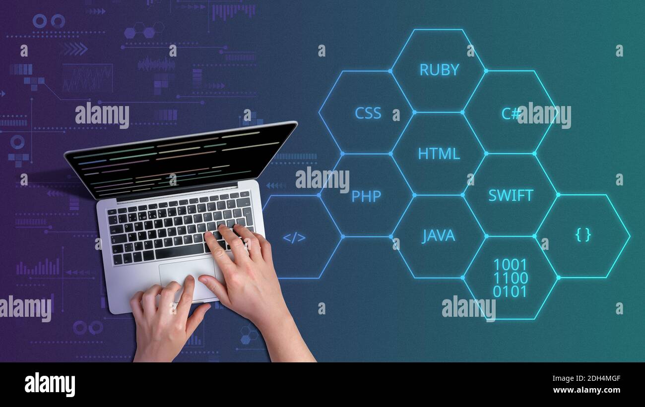 Programmiersprachen codieren mit Person und Laptop. Stockfoto