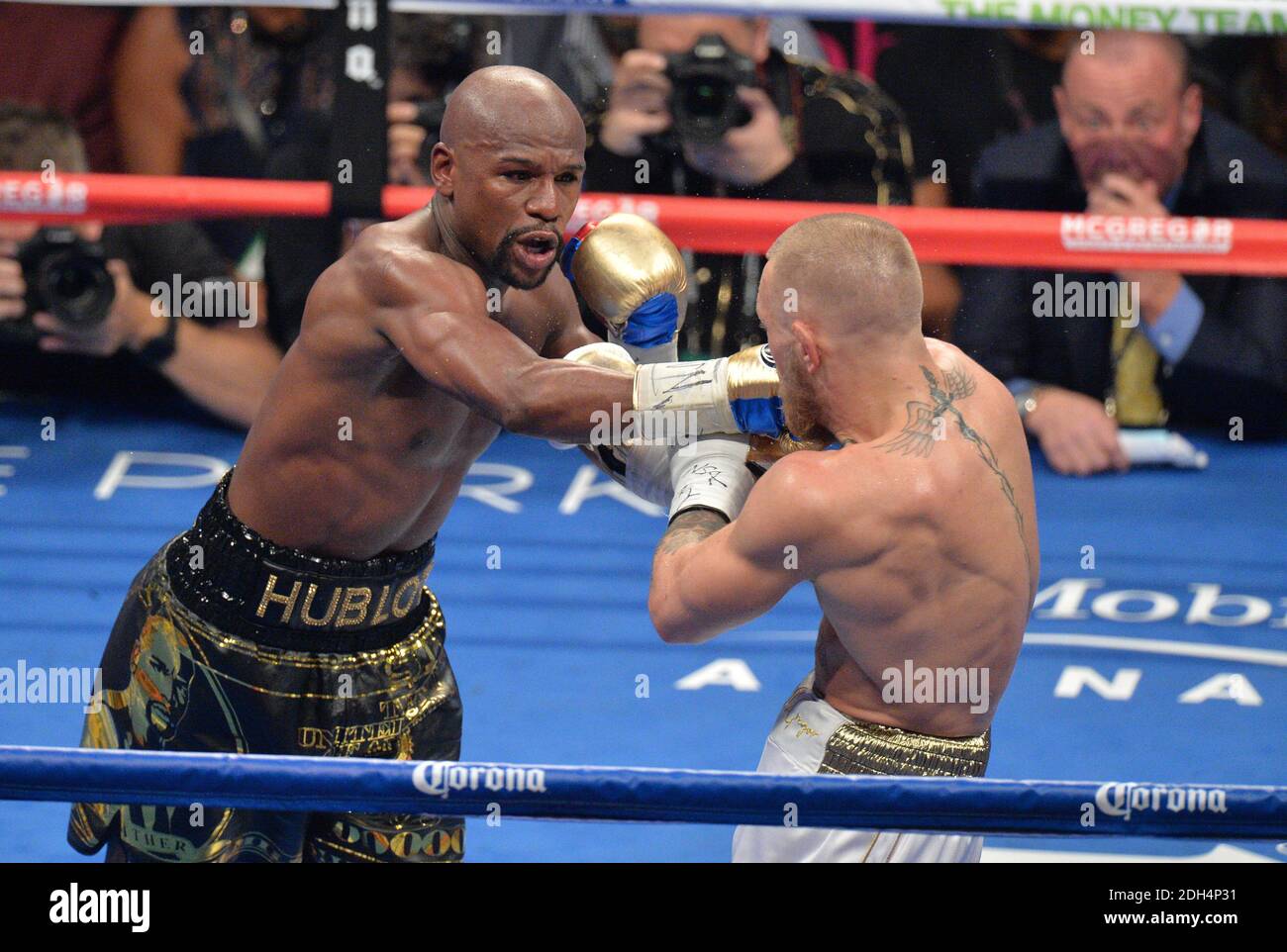 Floyd Mayweather Jr besiegt Conor McGregor während ihres Kampfes in der T-Mobile Arena, Las Vegas am 26. August 2017. Foto von Lionel Hahn/AbacaPress.com Stockfoto