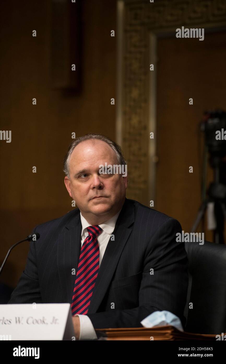 Charles W. Cook, Jr. erscheint vor einem Senatsausschuss für Umwelt und öffentliche Arbeiten - Unterausschuss für saubere Luft und nukleare Sicherheit Anhörung über seine bevorstehende Ernennung zum Mitglied des Verwaltungsrats der Tennessee Valley Authority im Dirksen Senate Office Building auf dem Capitol Hill in Washington, DC, Mittwoch, 9. Dezember 2020. Kredit: Rod Lampey/CNP /MediaPunch Stockfoto