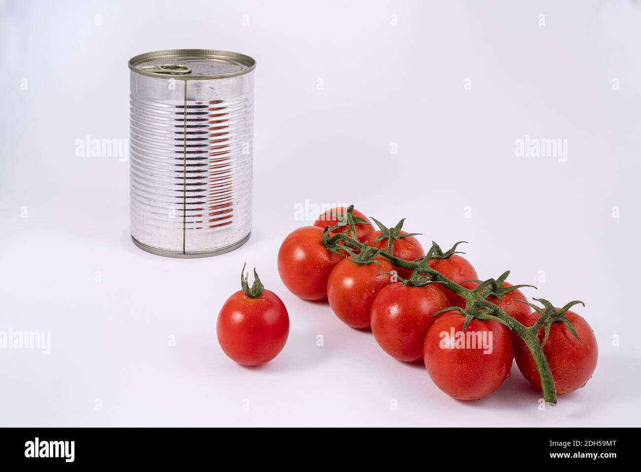Der Übergang von Obst zu Tomatensauce in einer Dose Kann Stockfoto