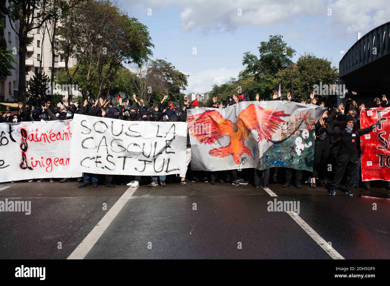 Protest mehrerer französischer Gewerkschaften gegen die Reform des Arbeitsrechts in Paris am 12. September 2017. Die französischen Gewerkschaften haben heute einen Tag voller Streiks und Proteste gegen die wichtigsten Arbeitsreformen des französischen Präsidenten begonnen, ein wichtiger Test, als er seine Präsidentschaft auf die Überholung der schleppenden Wirtschaft einsetzt. Bundesweit sind mehr als 180 Straßenproteste gegen die Reformen geplant, die die hartnäckig hohe Arbeitslosigkeit bekämpfen sollen, indem sie die Regeln lockern, die regeln, wie Unternehmen Menschen einstellen und feuern. Foto von Raphael Lafargue/ABACAPRESS.COM Stockfoto