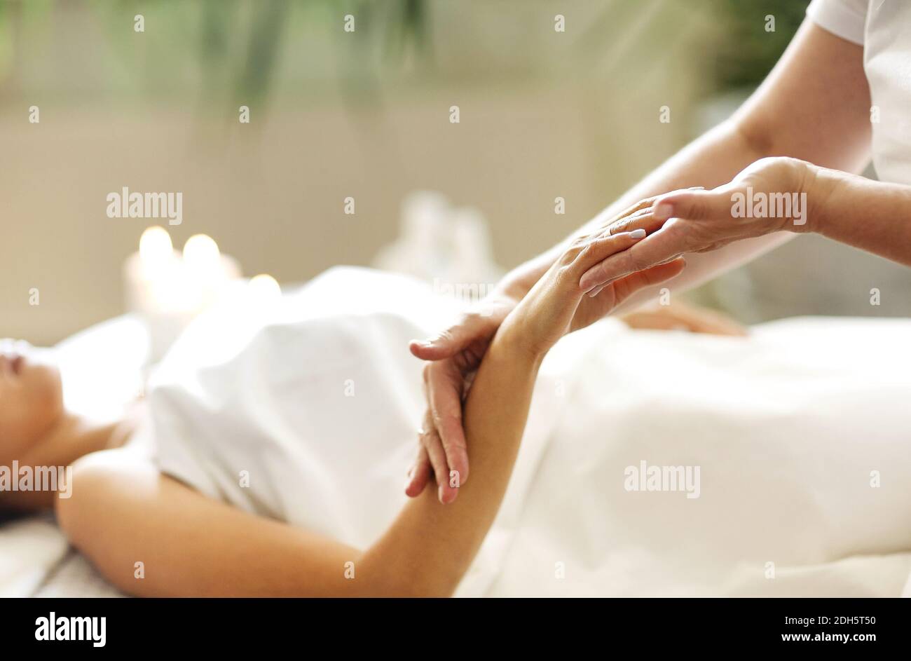 Professionelle Massage der Hände Stockfoto