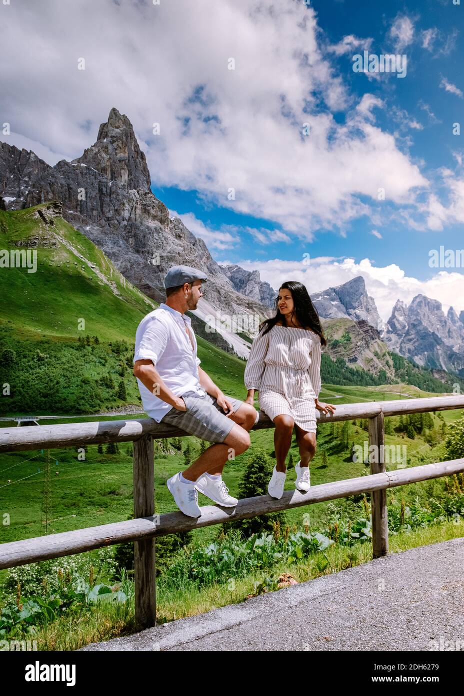 Pale di San Martino von Baita Segantini - Passo Rolle italien, Paar besuchen die italienischen Alpen, Blick auf Cimon della Pala, die Best-k Stockfoto