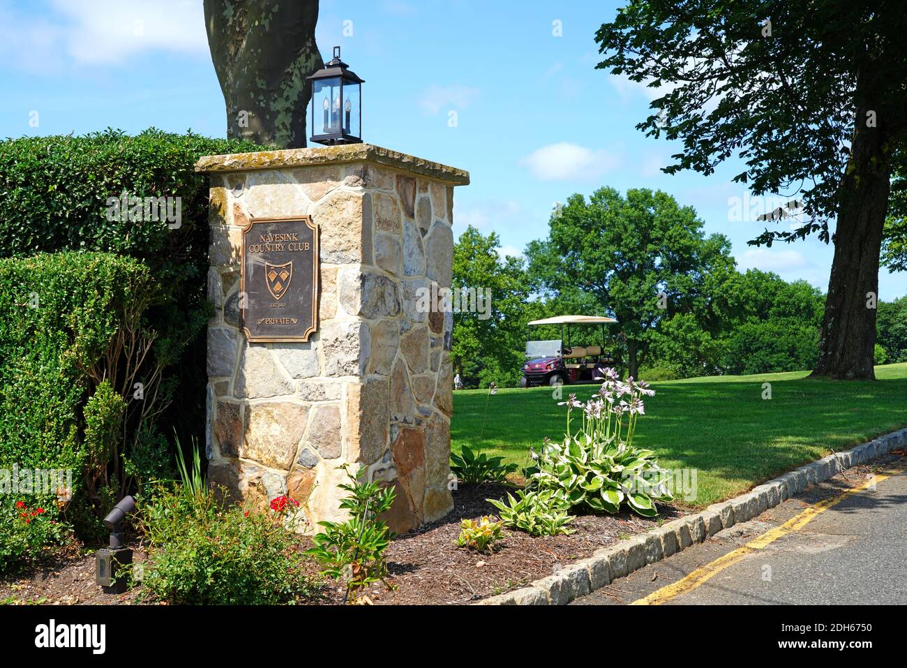 RED BANK, NJ –16 JUL 2020- Blick auf den Navesink Country Club, einen exklusiven Golfplatz in Monmouth County, New Jersey. Stockfoto