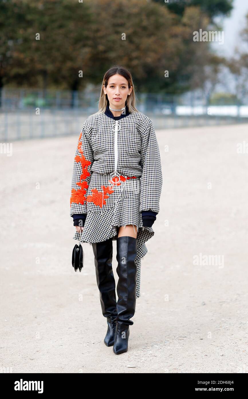 Street style, Blogger Alex Closet Ankunft in Lacoste Frühjahr-Sommer 2018 Show im Jardin des Tuileries, in Paris, Frankreich, am 27. September 2017 statt. Foto von Marie-Paola Bertrand-Hillion/ABACAPRESS.COM Stockfoto