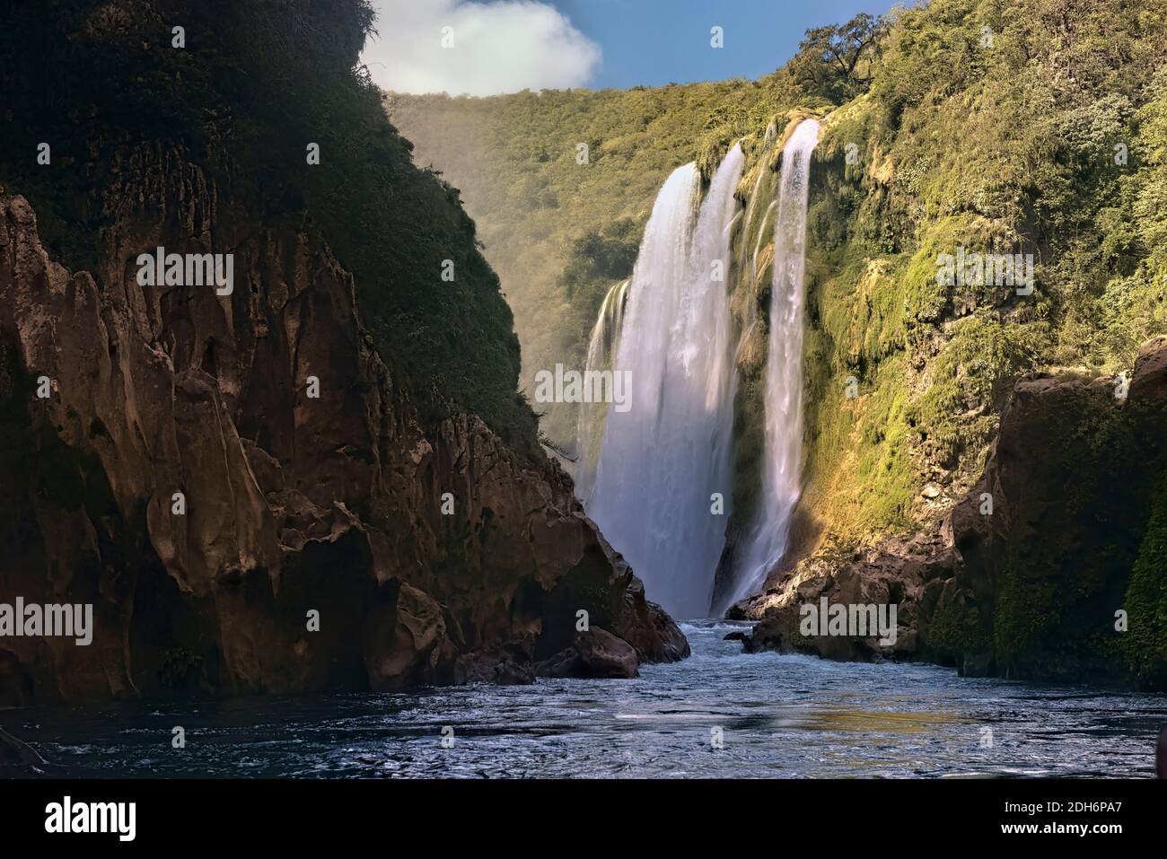 Der atemberaubende Wasserfall Tamul, Huasteca Potosina, San Luis Potosi, Mexiko Stockfoto