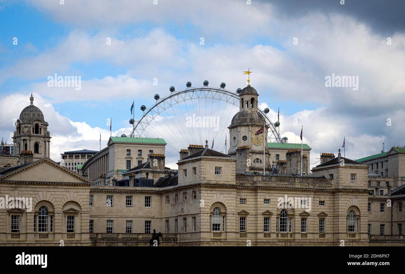 London Nachmittag. London Eye, County Hall, Westminster Bridge, Big Ben und Houses of Parliament. Stockfoto
