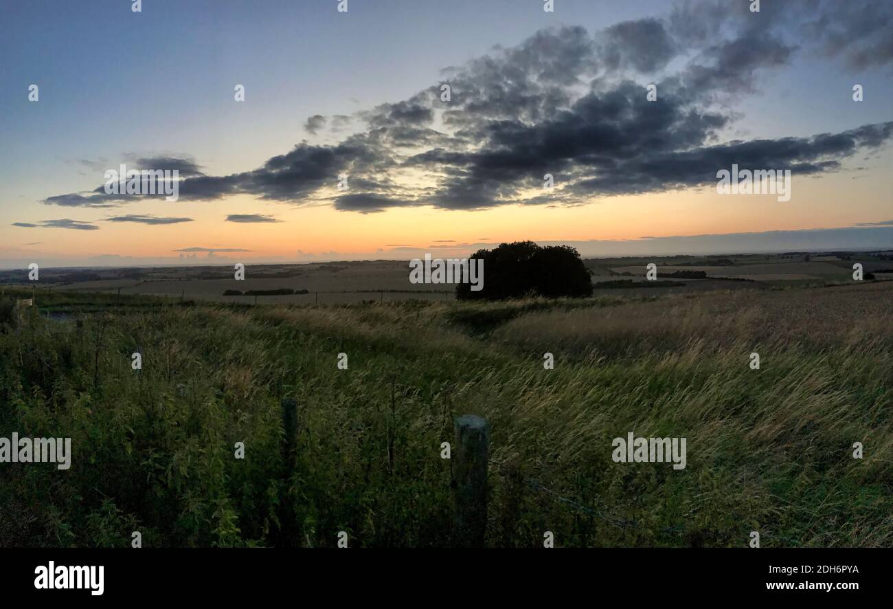 Landschaft bei Sonnenuntergang am Avesbury Hill england Stockfoto