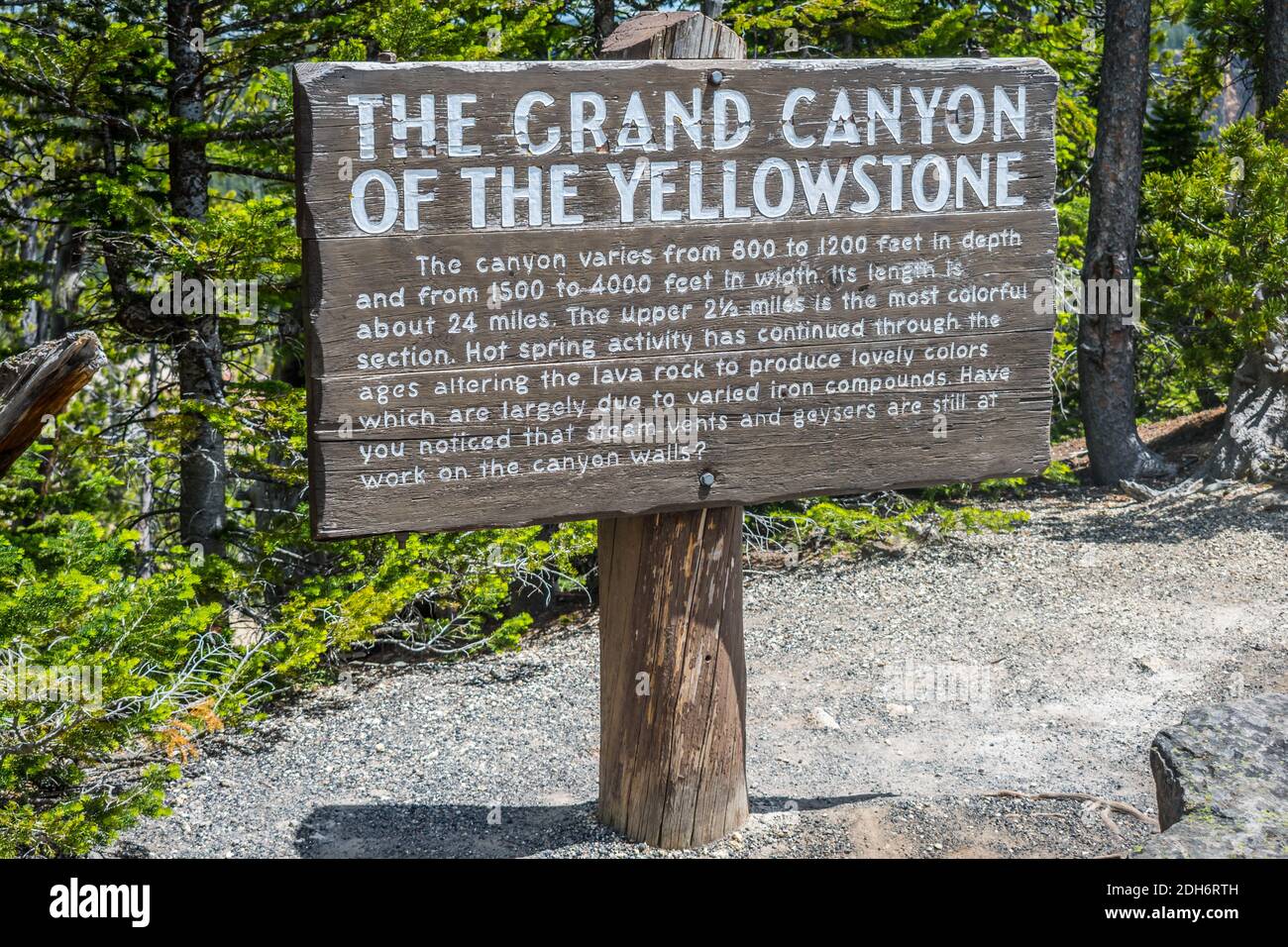 Eine Beschreibungstafel für den historischen Canyon im Yellowstone NP, Wyoming Stockfoto