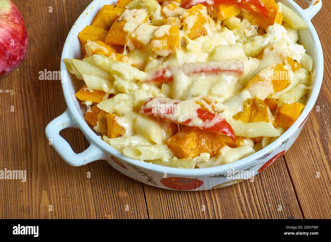 Squash, Ricotta sage Pasta backen Stockfoto