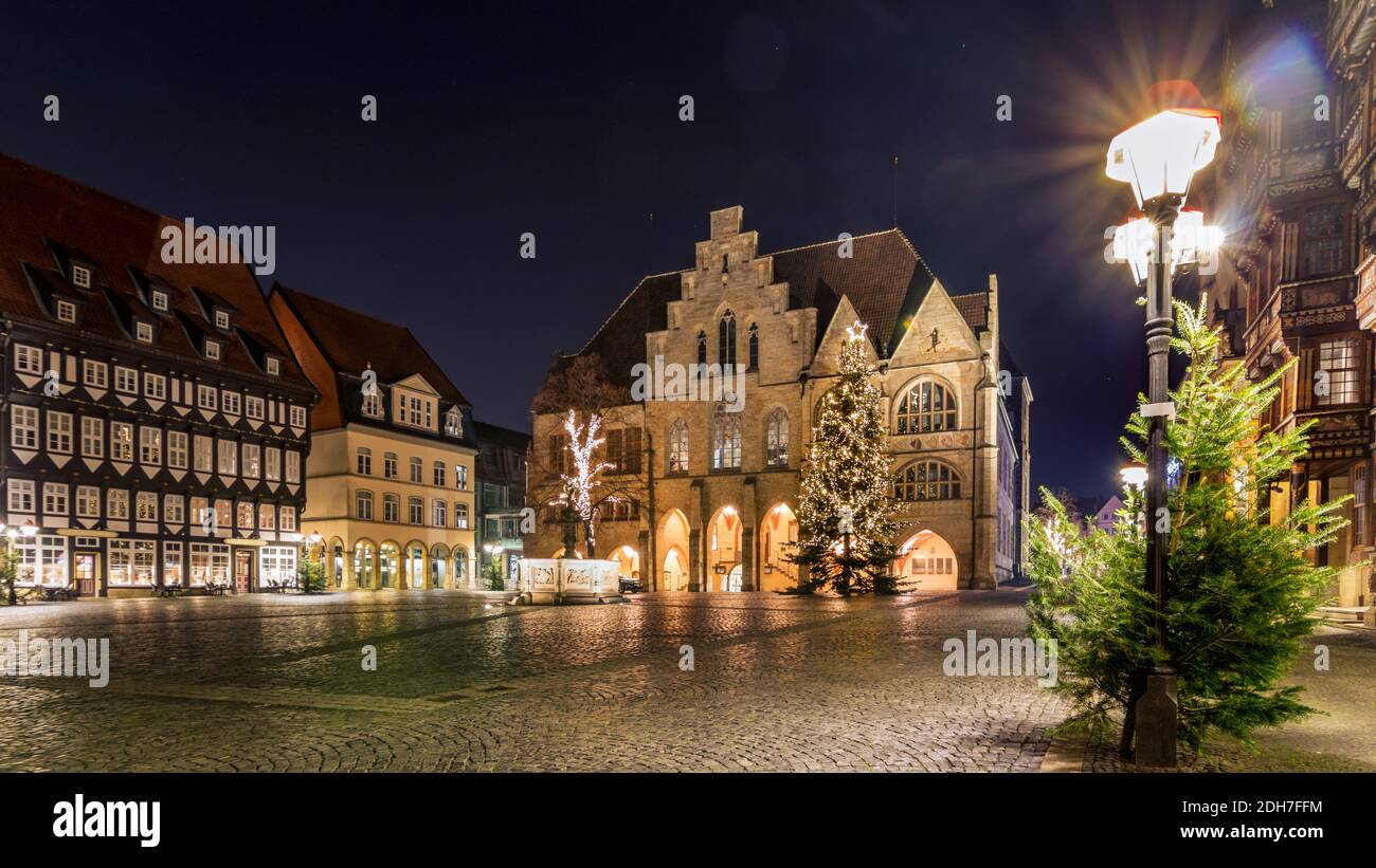 Hildesheimer Rathaus zu Weihnachten geschmückt Stockfoto