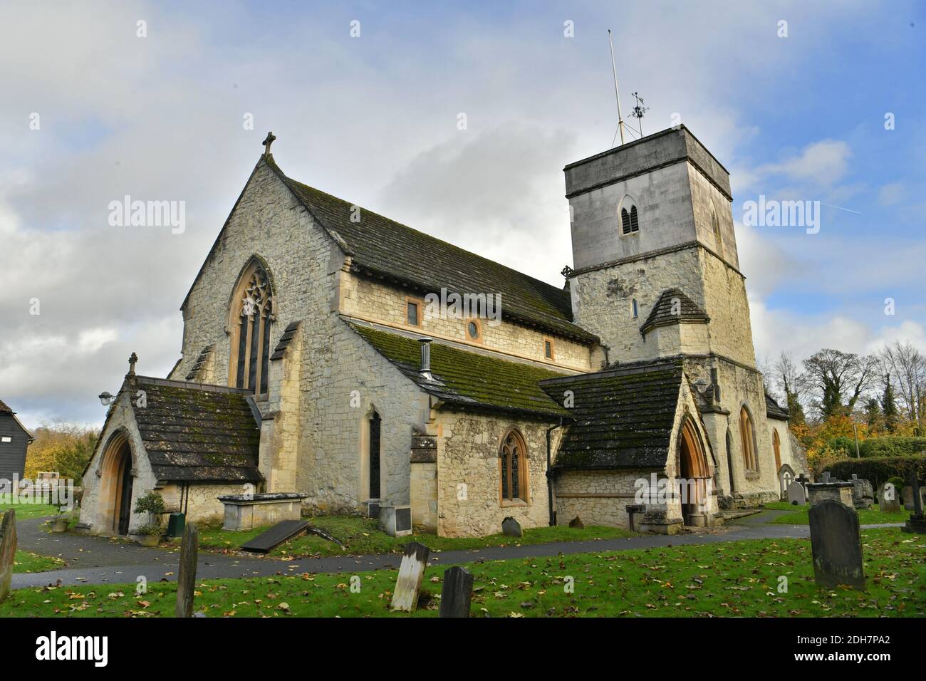 GV of St. Michael's Church, Church Street, Betchworth, vorgestellt in vier Hochzeiten und ein Beerdigung, Donnerstag 12. November 2020. Stockfoto