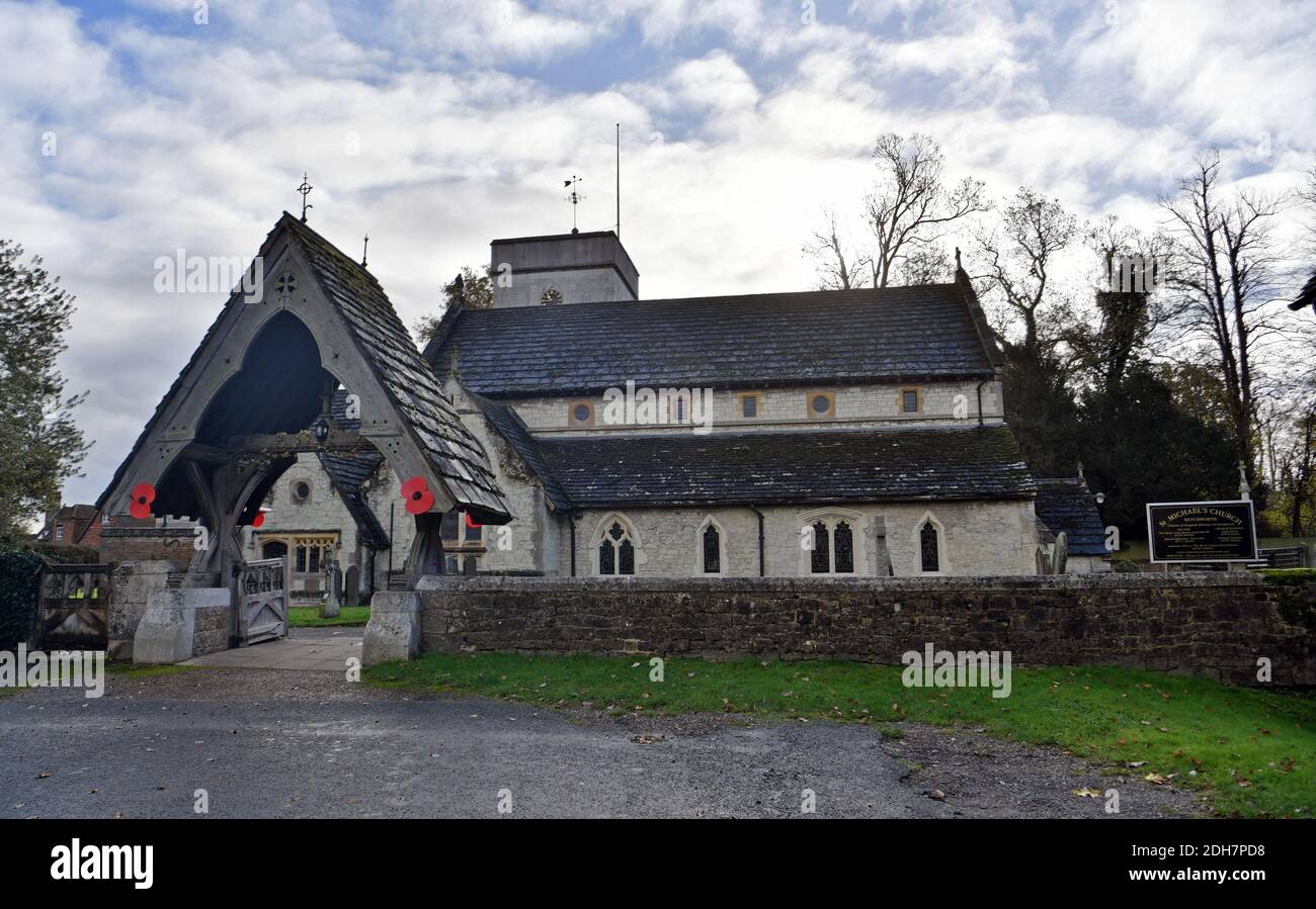 GV of St. Michael's Church, Church Street, Betchworth, vorgestellt in vier Hochzeiten und ein Beerdigung, Donnerstag 12. November 2020. Stockfoto