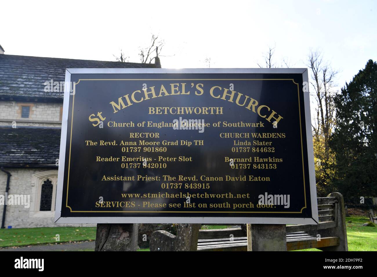 GV of St. Michael's Church, Church Street, Betchworth, vorgestellt in vier Hochzeiten und ein Beerdigung, Donnerstag 12. November 2020. Stockfoto
