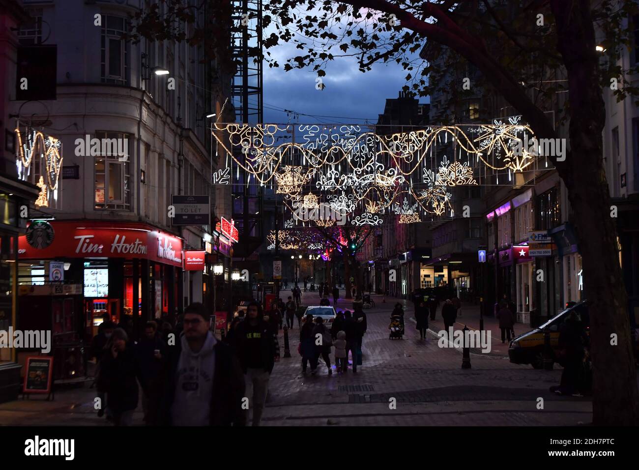 Im Bild Birmingham Weihnachtslichter sind eingeschaltet für die kommende Weihnachtszeit in New Street und Victoria Square, Donnerstag 12. November 2020. Stockfoto