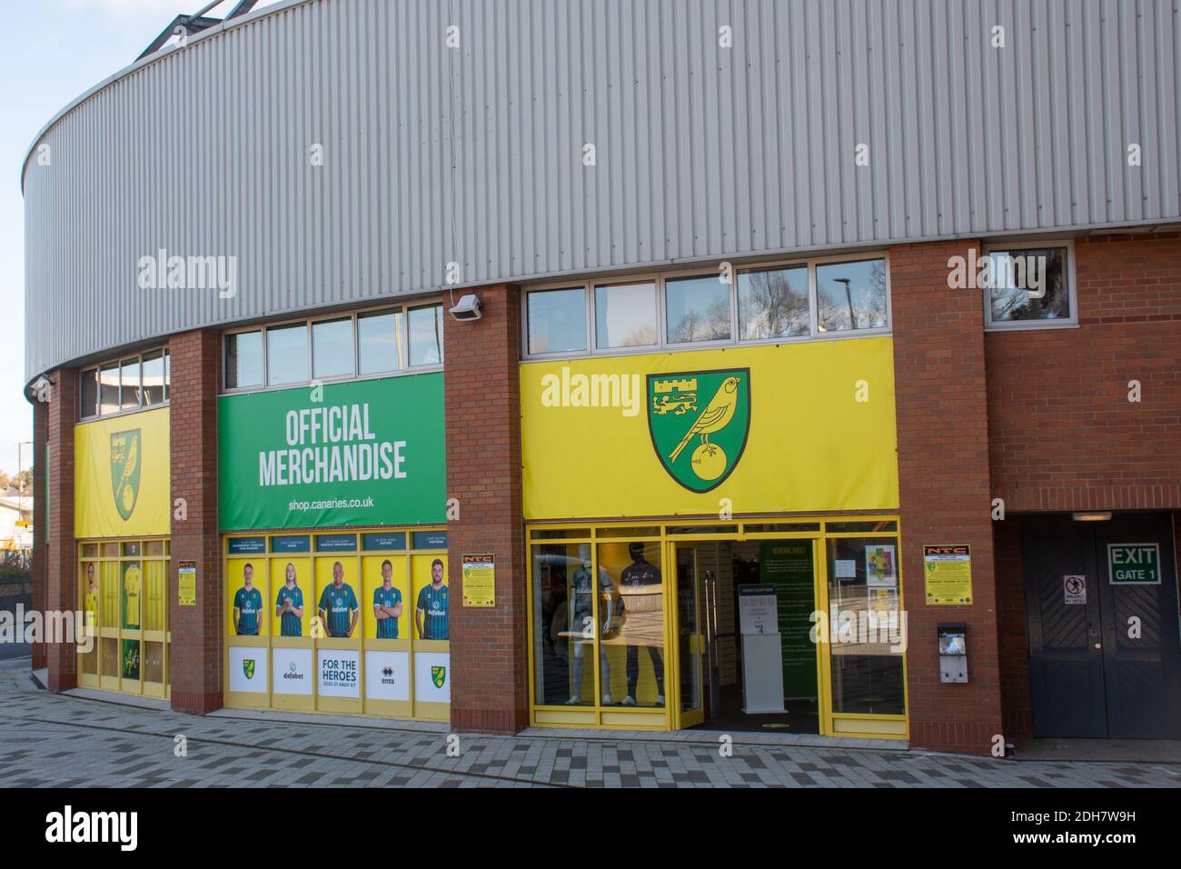 Norwich UK 26. Oktober 2020: Fassade des Norwich City Souvenirshops Stockfoto