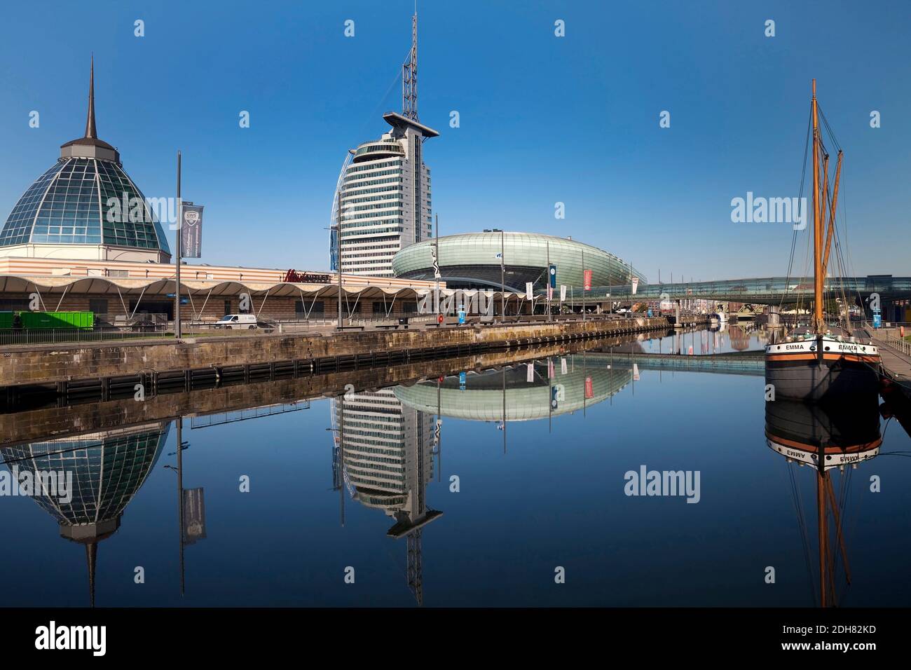 Alter Hafen mit Mediterraneo, Atlantic Hotel Sail City und Climate House, Havenwelten, Deutschland, Bremen, Bremerhaven Stockfoto