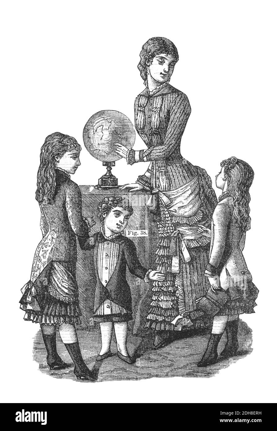 Kindermode mit Lehrer und einem Globus, der Kinder Geographie unterrichtet aus Godeys Lady's Book and Magazine, Band 101 Juli bis Dezember 1880 in Philadelphia veröffentlicht Stockfoto