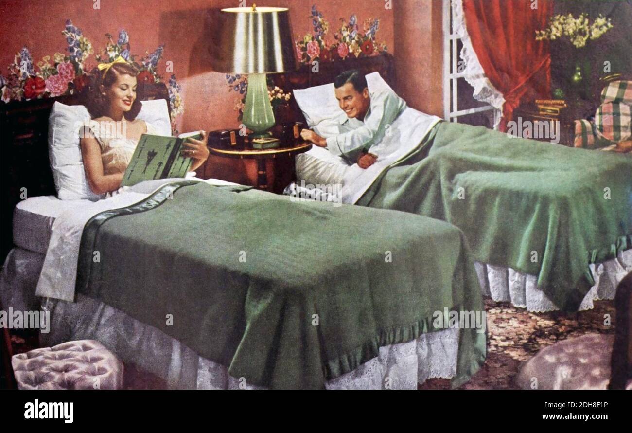 SEPARATE BETTEN in einer amerikanischen Werbung aus den 1950er Jahren Stockfoto