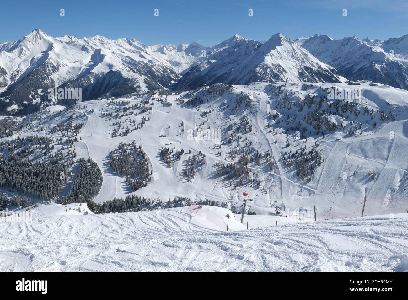 Panorama des Winters Tiroler Alpen in Österreich. Skipisten im Zillertal, Mayrhofen. Stockfoto