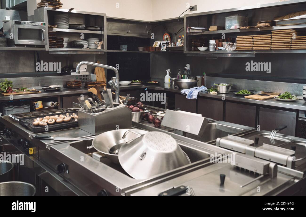 Kommerzielle Küche im Restaurant Stockfoto