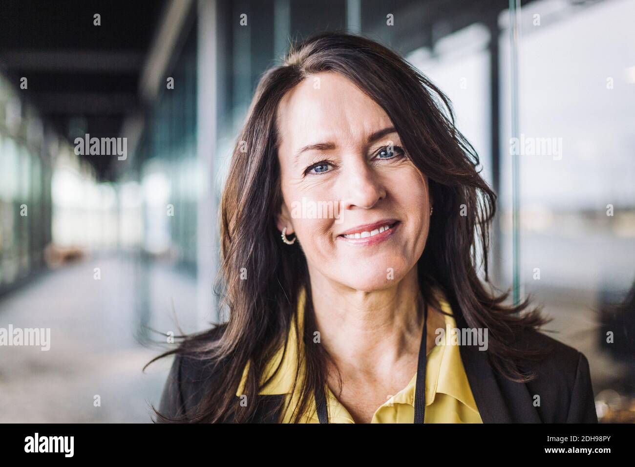 Porträt einer Unternehmerin am Arbeitsplatz Stockfoto