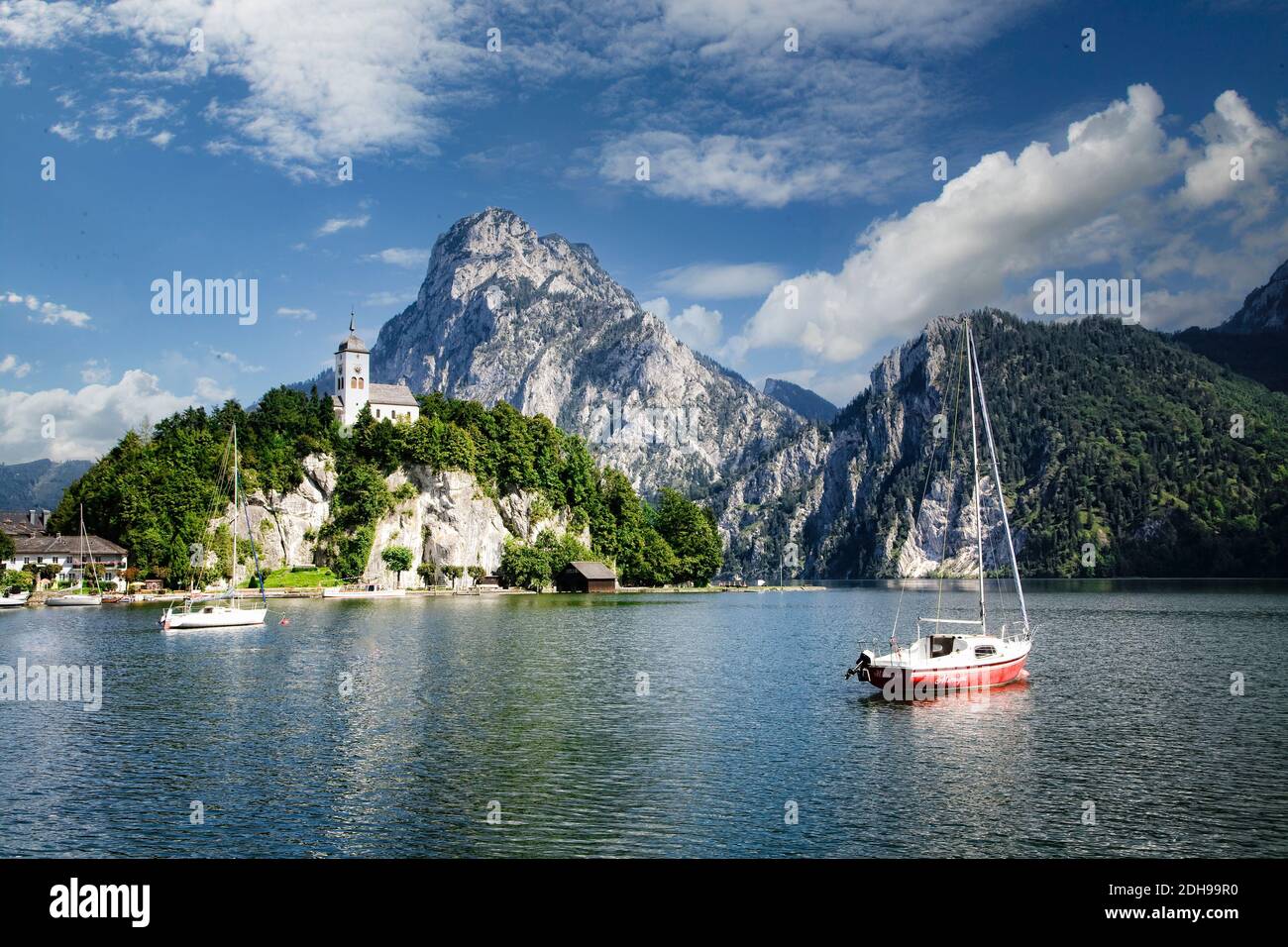 Traunsee im salzkammergut -Fotos und -Bildmaterial in hoher Auflösung ...