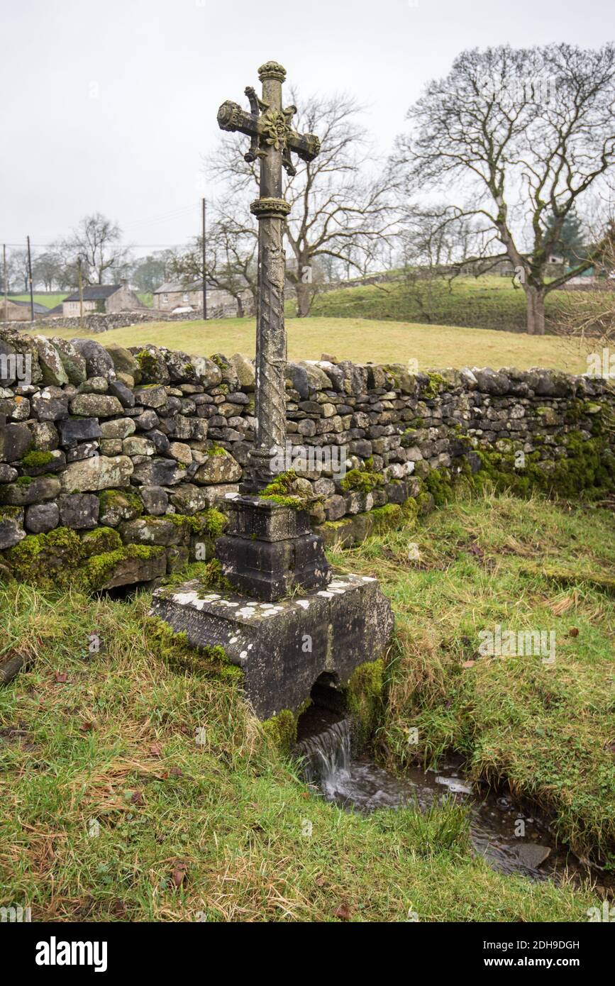 Das 'Wassergrab' St. Michaels Kirkby Malham Stockfoto