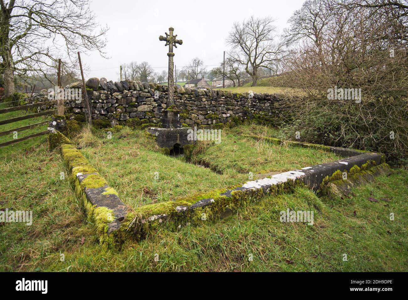 Das 'Wassergrab' St. Michaels Kirkby Malham Stockfoto