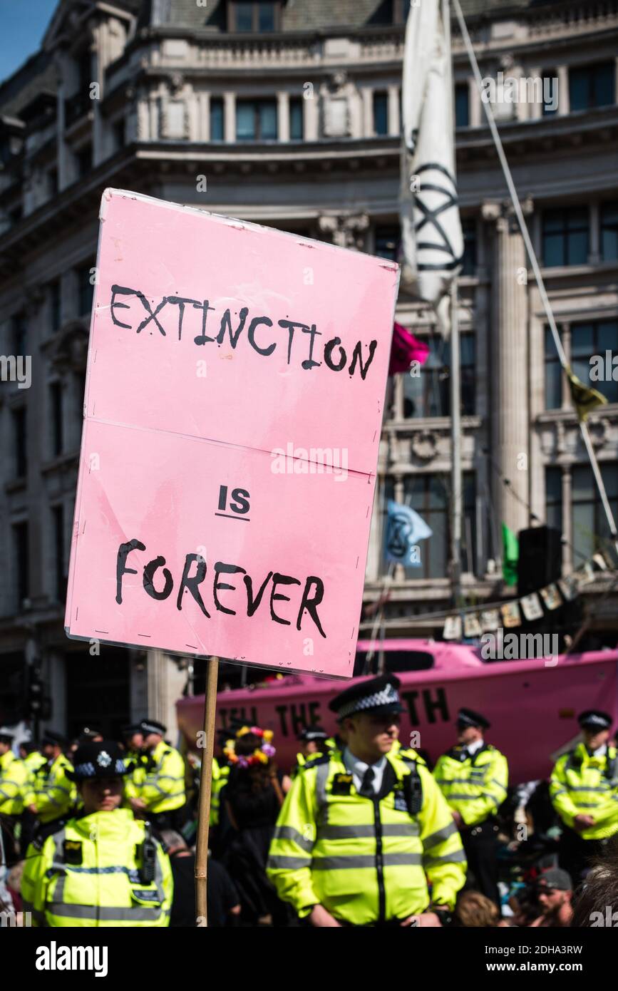 London, Vereinigtes Königreich - 19. April 2019: Extinction Rebellion’s International Rebellion Demonstration in London Stockfoto