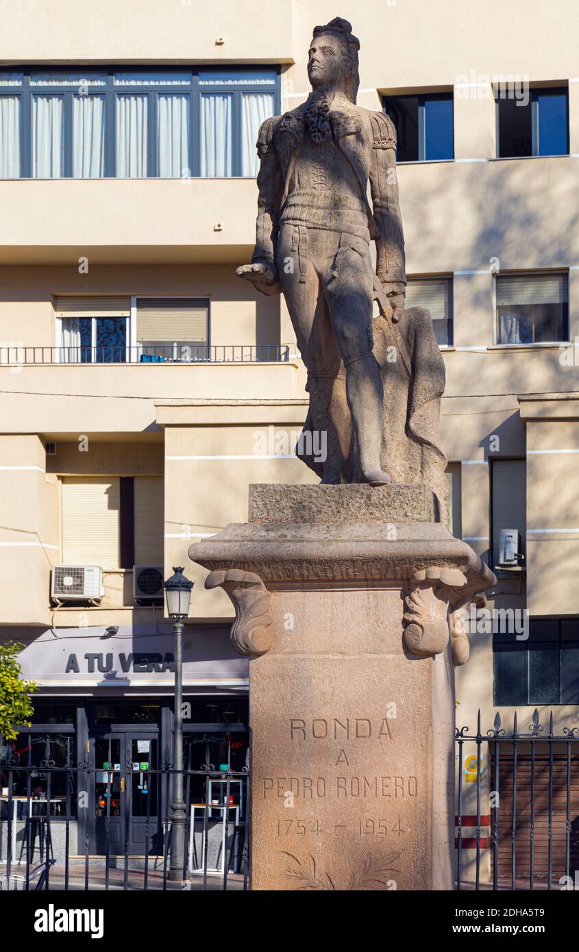 Statue des Stierkampfers Pedro Romero von Ronda, 1754 - 1639, von Vicente Bolós gemeißelt. Ronda, Provinz Malaga, Andalusien, Südspanien. Stockfoto
