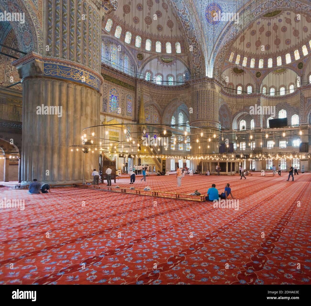 Istanbul, Provinz Istanbul, Türkei. Das Innere der Sultan Ahmet Moschee oder Sultanahmet Moschee, auch bekannt als die Blaue Moschee. Die Moschee ist Teil von Stockfoto