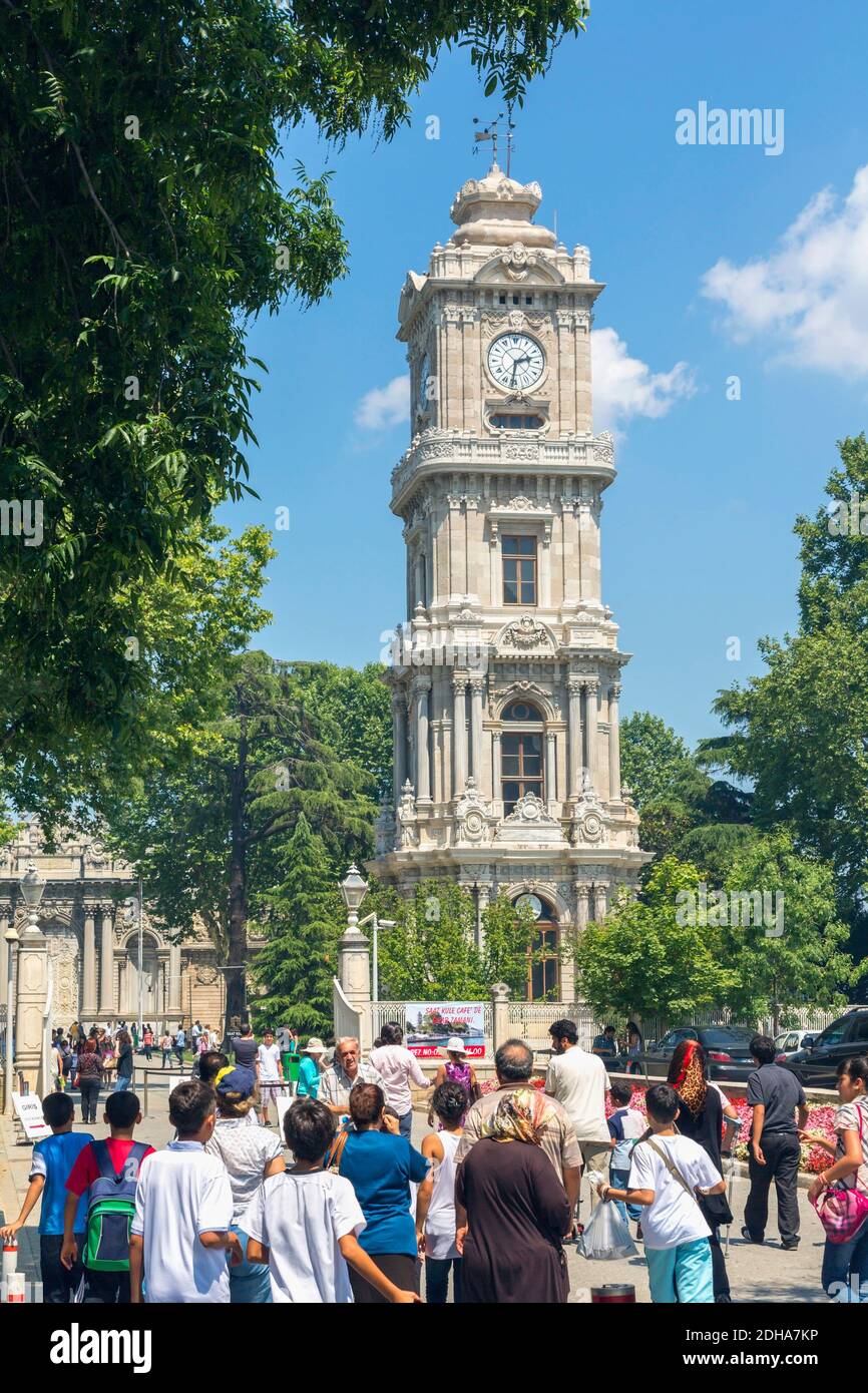 Istanbul, Provinz Istanbul, Türkei. Dolmabahce Uhrturm befindet sich außerhalb Dolmabahce Palast. Stockfoto