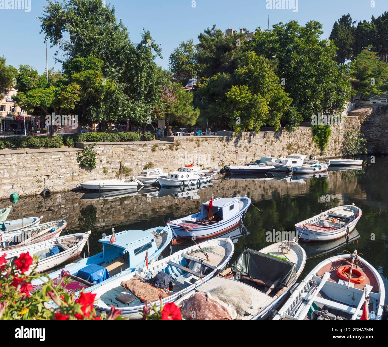 Gelibolu, Provinz Canakkale, Türkei. Fischerboote im Hafen. Stockfoto