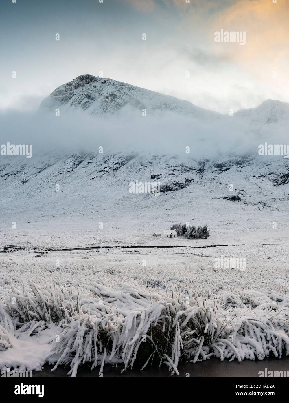 Schneebedeckte Winterlandschaft von Buachaille Etive Mor in Glen Coe in Scottish Highlands, Schottland, Großbritannien Stockfoto