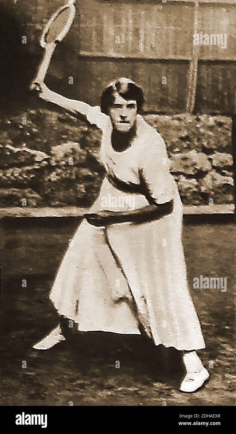 Frau Lambert Chambers Wimbledon Damen Einzelsieger 1910 - 1911 - 1913 - 1914. ----- Dorothea Douglass Lambert Chambers (geb. Dorothea Katherine Douglass, 1878 – 1960) war eine britische Tennisspielerin, die bei den Olympischen Sommerspielen 1908 eine Reihe von Wimbledon Women's Singles Titeln und eine Goldmedaille gewann. Stockfoto