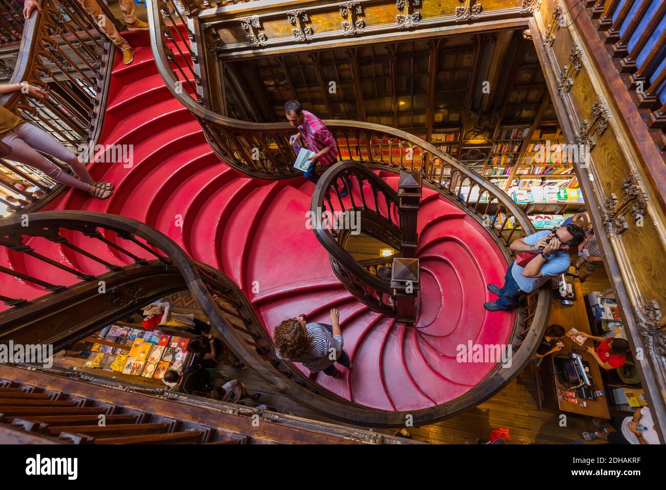 PORTO, PORTUGAL - 09. SEPTEMBER 2016: Buchhandlung Livraria Lello am 09. September 2016 in Porto, Portugal Stockfoto