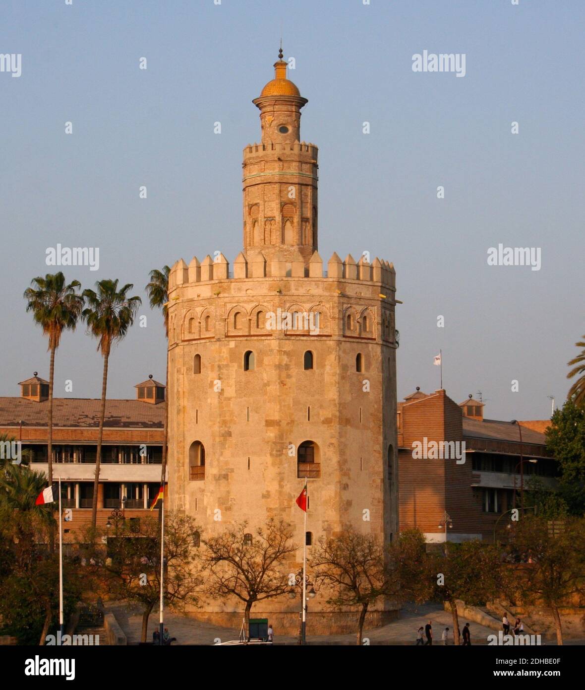 Turm von Gold Torre del Oro 13. Jahrhundert dodekagonalen Wachturm Am Guadalquivir Fluss in Sevilla Spanien Stockfoto