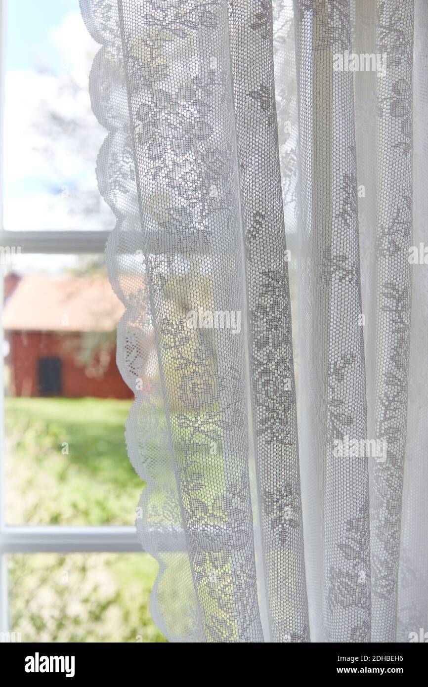 Curtain hanging -Fotos und -Bildmaterial in hoher Auflösung – Alamy