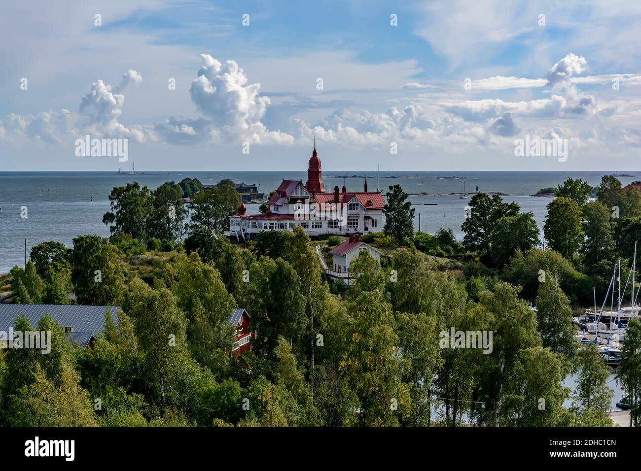 Die weiße Villa im Jugendstil ist eine der schönsten in Helsinki Traditionelle Restaurants Stockfoto