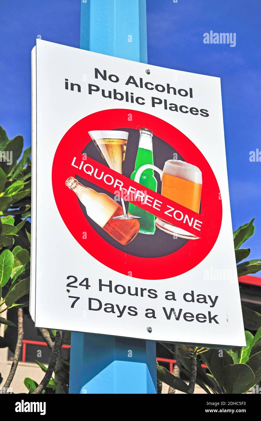 "Kein Alkohol auf öffentlichen Plätzen" Schild, Marine Parade, Mount Maunganui, Tauranga, Bay of Plenty, North Island, Neuseeland Stockfoto