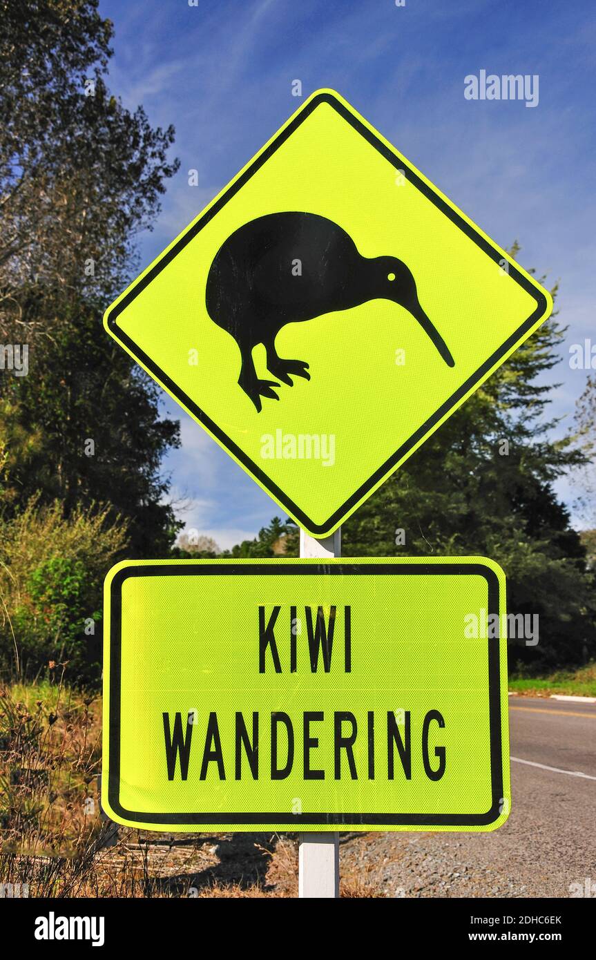 Kiwi-Straßenschild, Wharekura Reserve, Ohope, Bucht von viel Region, Nordinsel, Neuseeland Stockfoto