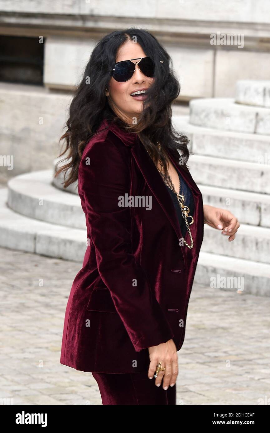 Schauspielerin Selma Hayek besucht die Stella McCartney Show im Rahmen der Paris Fashion Week Womenswear Spring/Summer 2018 am 2. Oktober 2017 in Paris, Frankreich. Foto von Laurent Zabulon/ABACAPRESS.COM Stockfoto