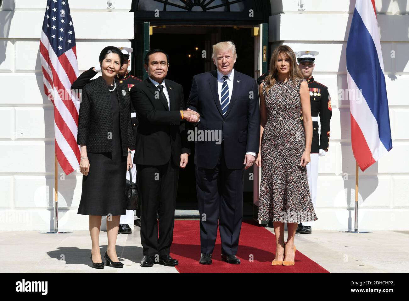 Präsident Donald Trump und First Lady Melania Trump begrüßen den thailändischen Premierminister Prayut Chan-o-cha und die thailändische Frau Chan-o-Cha im Südportal des Weißen Hauses in Washington, DC, 2. Oktober 2017. Foto von Olivier Douliery/ Abaca Press Stockfoto