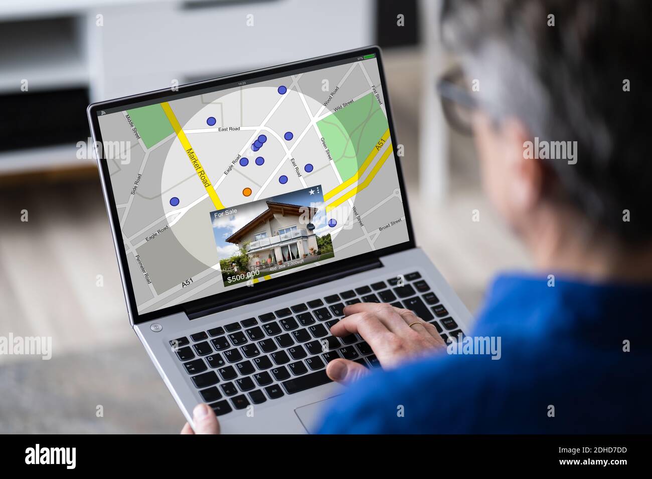 Real Estate House Property Suche Online Auf Laptop Stockfoto