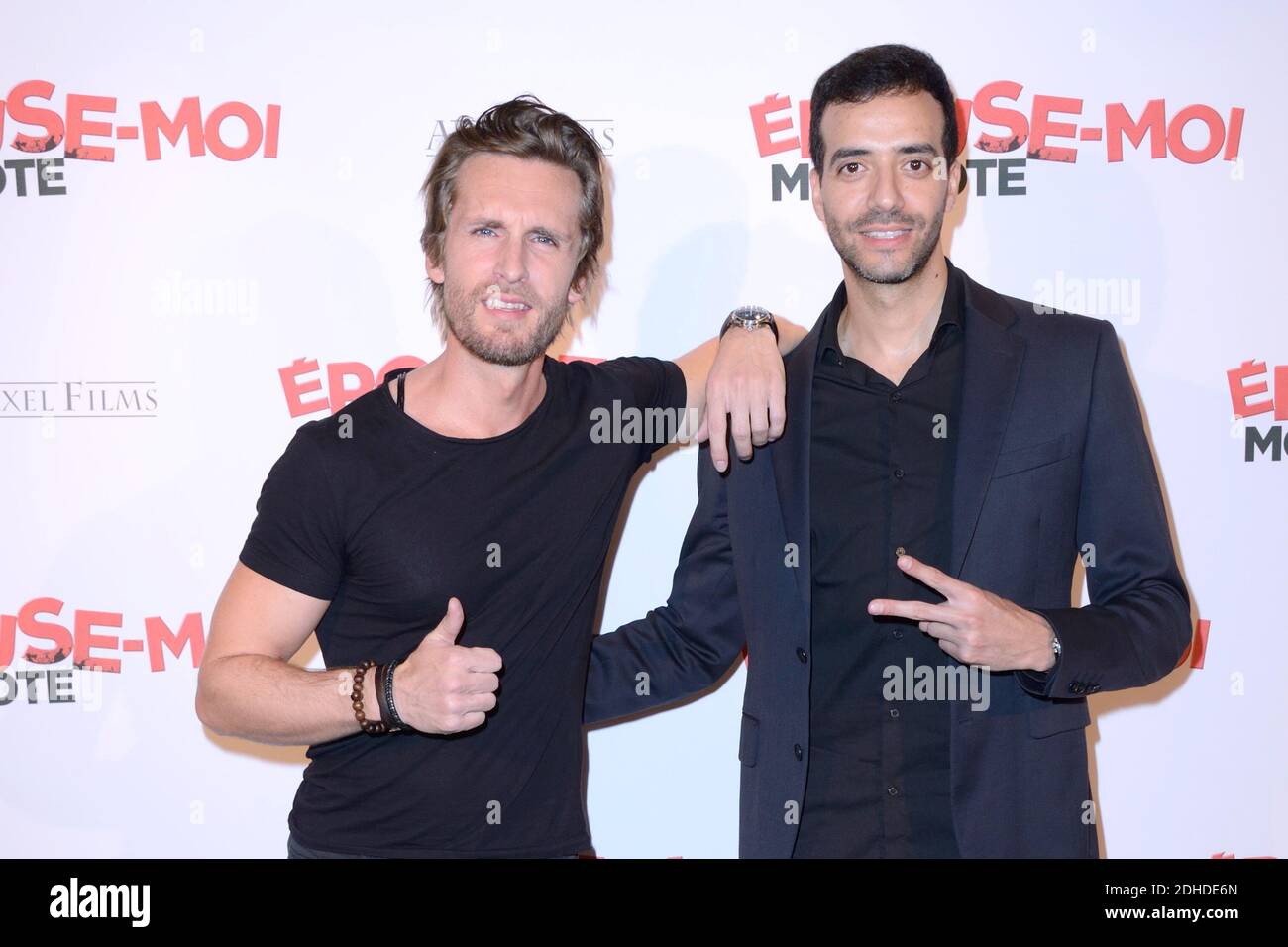 Philippe Lacheau et Tarek Boudali assistent a la Premiere du Film Epouse-Moi Mon Pote a l'UGC Cine Cite Bercy a Paris, France le 17 Octobre 2017. Foto von Aurore Marechal/ABACAPRESS.COM Stockfoto