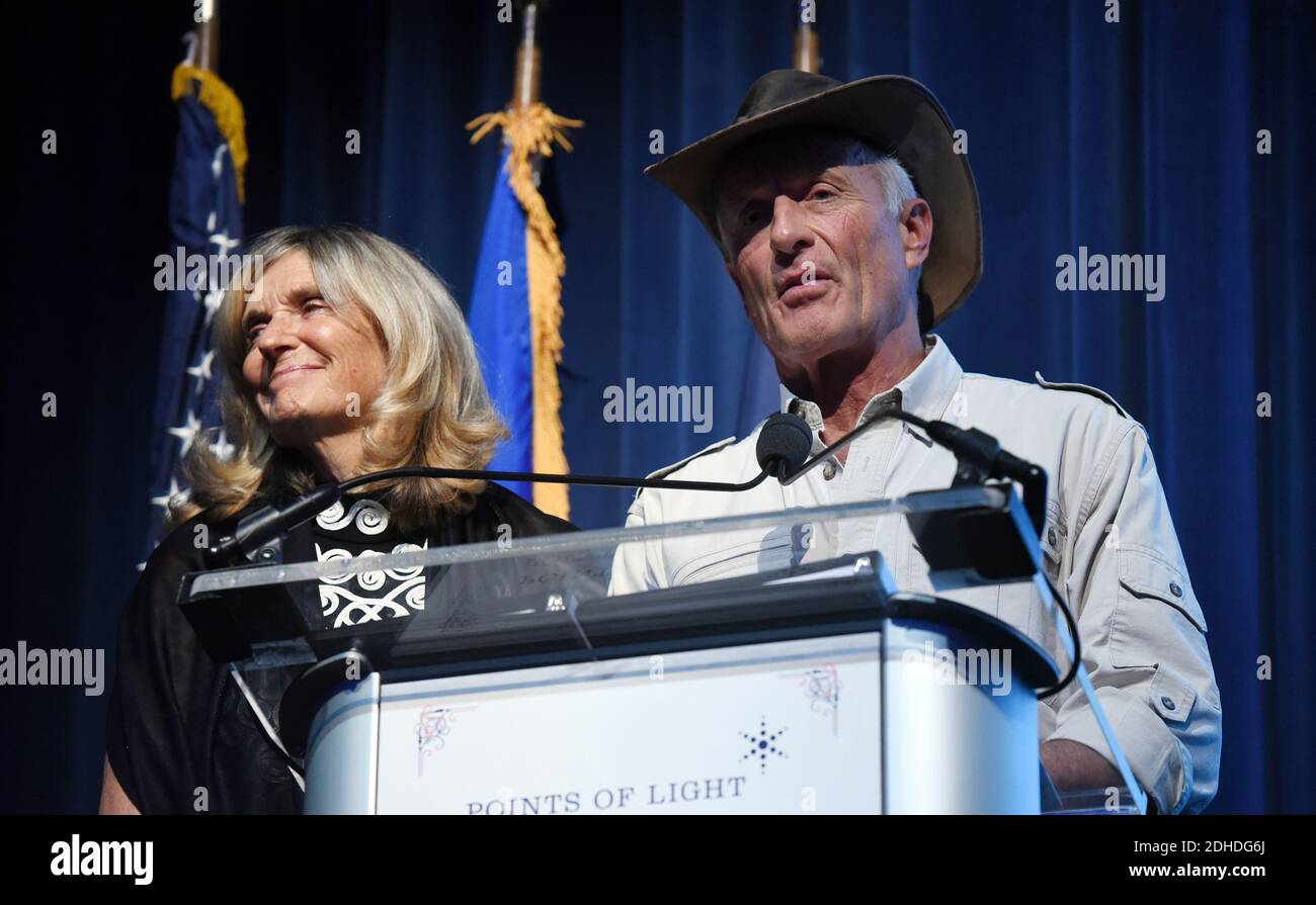 Jack Hanna und Frau Suzi Egli sprechen bei den Points of Light Annual Tribute Awards und Dinner in der Botschaft von Frankreich, in Washington, DC, USA, 19. Oktober 2017 . Foto von Olivier Douliery/ABACAPRESS.COM Stockfoto