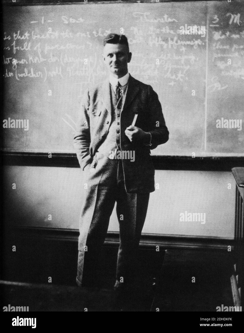 1930 , Massachusetts , USA : der Professor des Massachusetts Institute of Technology Otto Plath, Vater der berühmten amerikanischen Dichterin SYLVIA PLATH ( Boston 1932 - London 1963 ) - POESIA - POESIE - POETESSA - POETA - Smile - sorriso - suicidio - Suicida - scrittrice - Schriftsteller - letteratura - Literatur - letterato - Portrait - ritratto - professore - insegnante - Lehrer ---- Archivio GBB Stockfoto